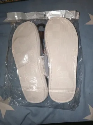 Zapatillas de casa grises sin estrenar Talla 40