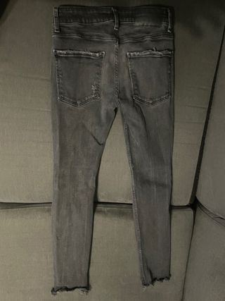 Pantalones Bershka grises desgastados - Talla M