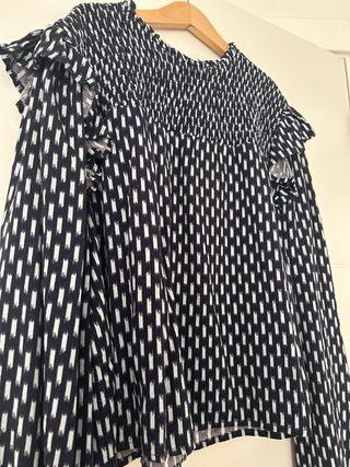 Blusa estampada con volantes