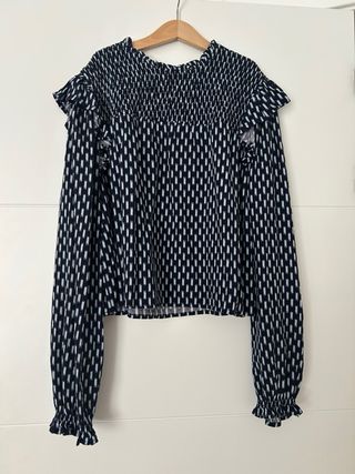 Blusa estampada con volantes