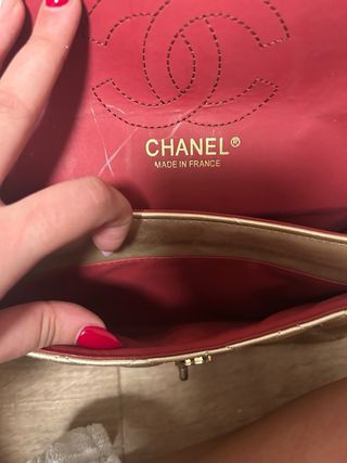 Bolso estilo Chanel acolchado dorado y plateado