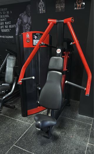 Máquina de pecho Life Fitness