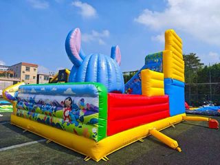 Castillo Hinchable Stitch