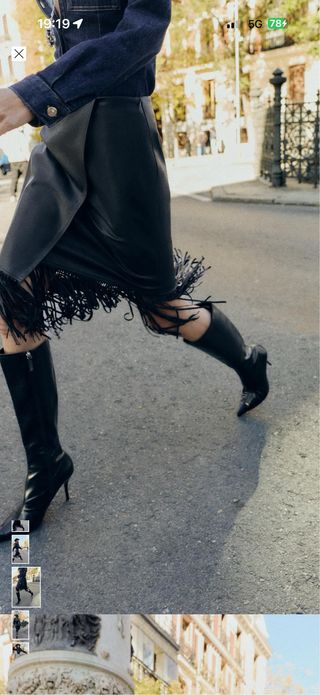 Falda midi efecto piel con flecos