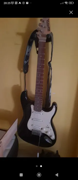 Guitarra Eléctrica Stratocaster Negra