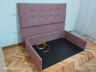 Canapé abatible blanco y colchón gris