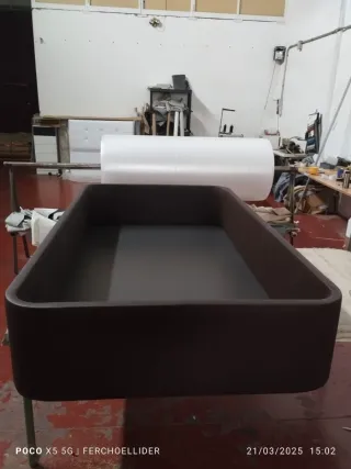 Canapé abatible blanco y colchón gris