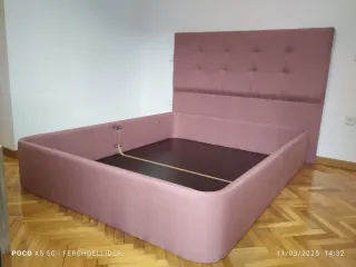 Canapé abatible blanco y colchón gris