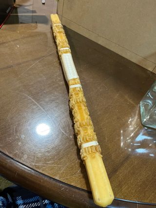 Vela antigua tallada a mano 1970