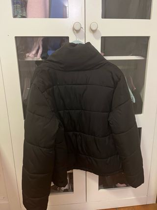 Abrigo negro Stradivarius mujer