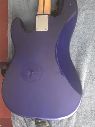 Bajo Fender Squier Azul