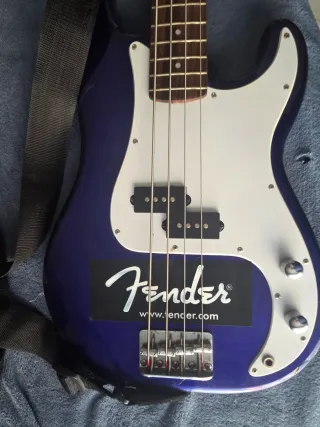 Bajo Fender Squier Azul