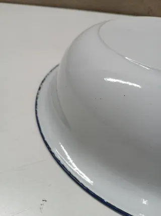 Palangana antigua esmaltada blanca