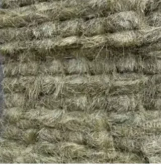 Hierba seca en pacas pequeñas