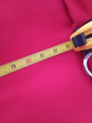 Parka roja con cuello de pelo