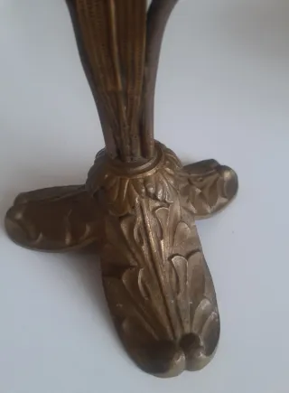 Candelabros muy antiguos,detalles florales.bronce.