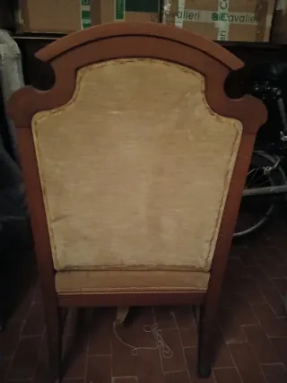 Sedia imbottita vintage in tessuto e legno