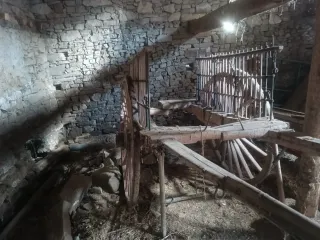 Antigüedad: Carro de madera con ruedas