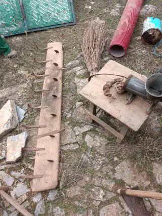 Antigüedad: Carro de madera con ruedas