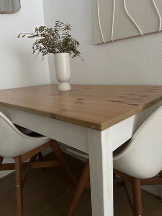 Mesa y 2 Sillas - Disponible hasta el sábado 31