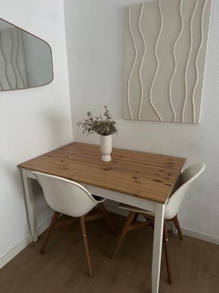 Mesa y 2 Sillas - Disponible hasta el sábado 31