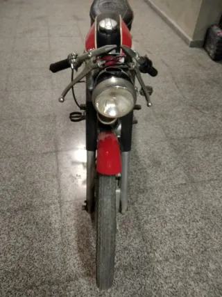 Moto Derbi Antigua.
