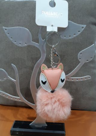 LLAVERO Pompón Zorro Rosa Pull&Bear