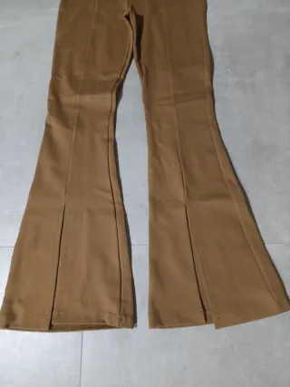 Pantaloni a zampa stile vintage – vita alta