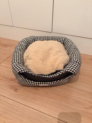 Cama para gato con cojín beige marca YAGU