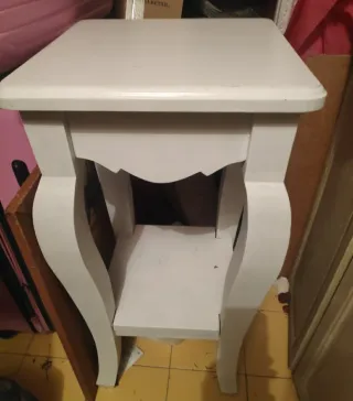 Tavolo ausiliario artigianale in legno bianco massello