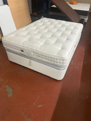 135x190 CANAPE RETAPIZADO POLIPIEL y COLCHÓN