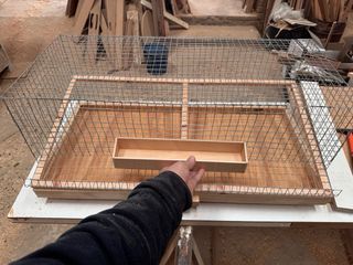 Jaula para codornices de madera y malla