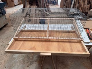 Jaula para codornices de madera y malla