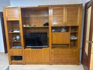 Armario de salón de madera