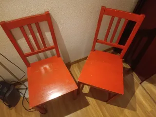 Sillas de madera rojas (2 unidades)