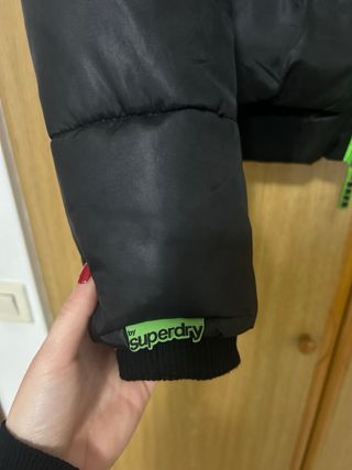 Anorak Superdry Negro y Verde Mujer