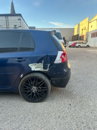 Volkswaguen  Golf 2004