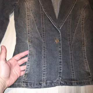 Chaqueta vaquera entallada