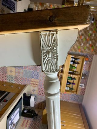 Mesa de salón de madera