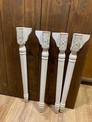 Mesa de salón de madera