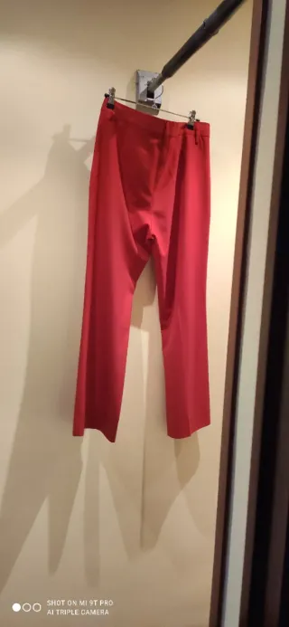 Elegante traje de chaqueta mujer rojo
