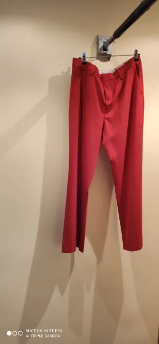 Elegante traje de chaqueta mujer rojo