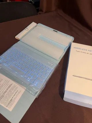 Teclado inalámbrico + funda para iPad N°:710