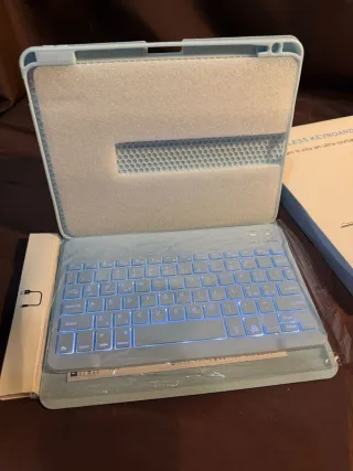 Teclado inalámbrico + funda para iPad N°:710