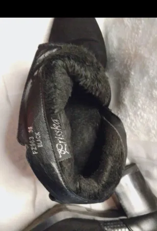 Botines negros con hebilla