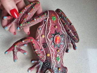 Rana decorativa da parete multicolor