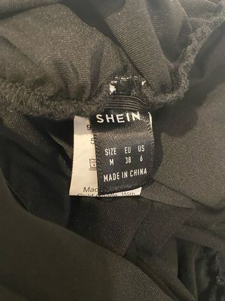 Vestido asimétrico negro manga larga