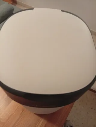 Contenedor de pañales blanco y negro Tommy teppee