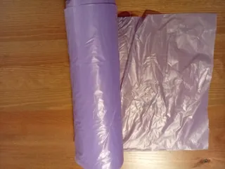 Contenedor de pañales blanco y negro Tommy teppee