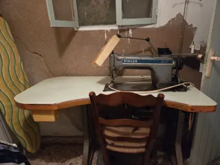 Máquina de coser Singer antigua 401